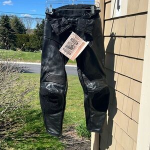 BNWT Vanson Leathers Women’s Leather Motorcycle Pants - Competition Weight